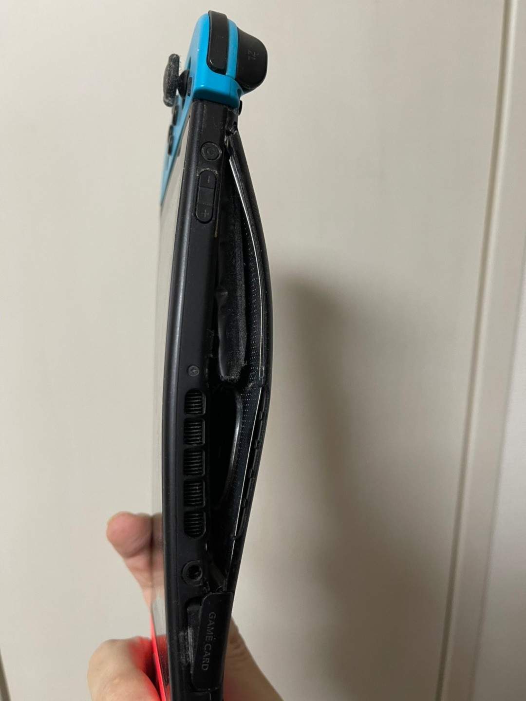 日本玩家Switch严重鼓大包仍能游玩 这还能用?(图2) 日本玩家Switch严重鼓大包仍能游玩 这还能用?