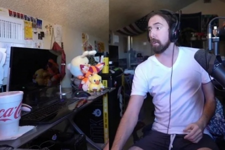 “蟑螂王”Asmongold终于整理房间！庆幸没发现死老鼠