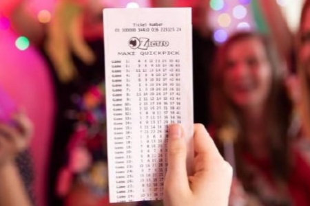 夫妇中奖1500万澳元谎报1.5万：希望子女继续奋斗