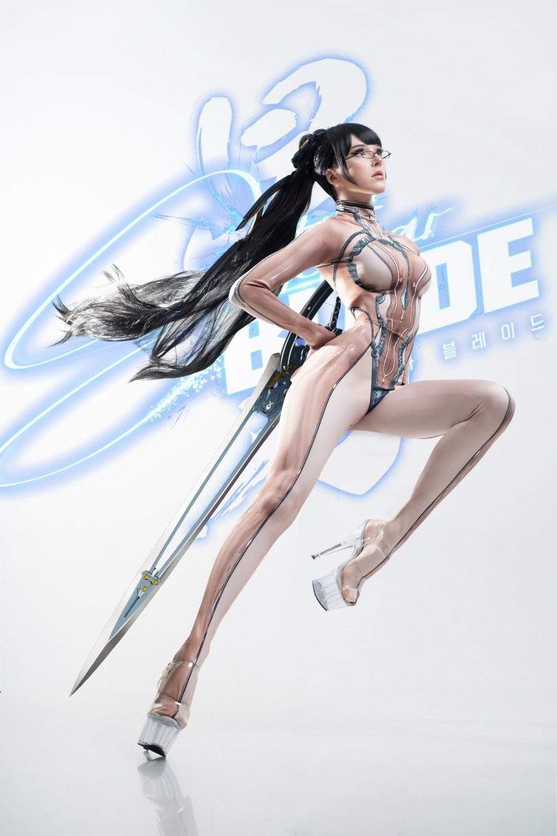 把持不住! 国外知名模特穿透明装战衣cos《剑星》伊芙(图3) 把持不住! 国外知名模特穿透明装战衣cos《剑星》伊芙