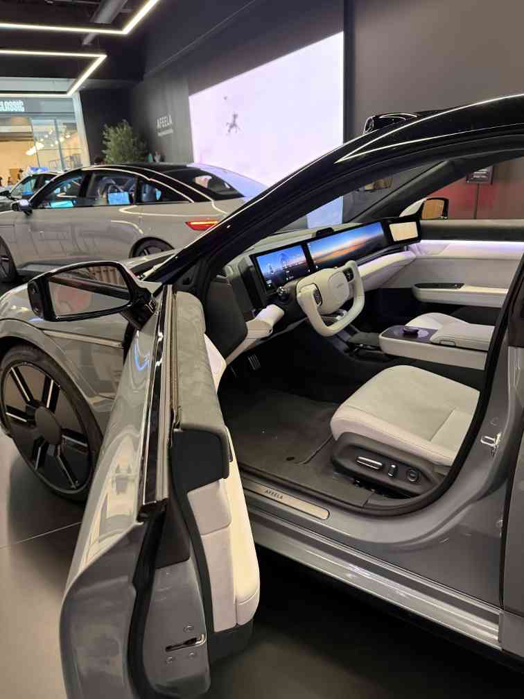 CES:索尼和本田展示电动汽车 本质上是一台PlayStation游戏机(图5) CES:索尼和本田展示电动汽车 本质上是一台PlayStation游戏机