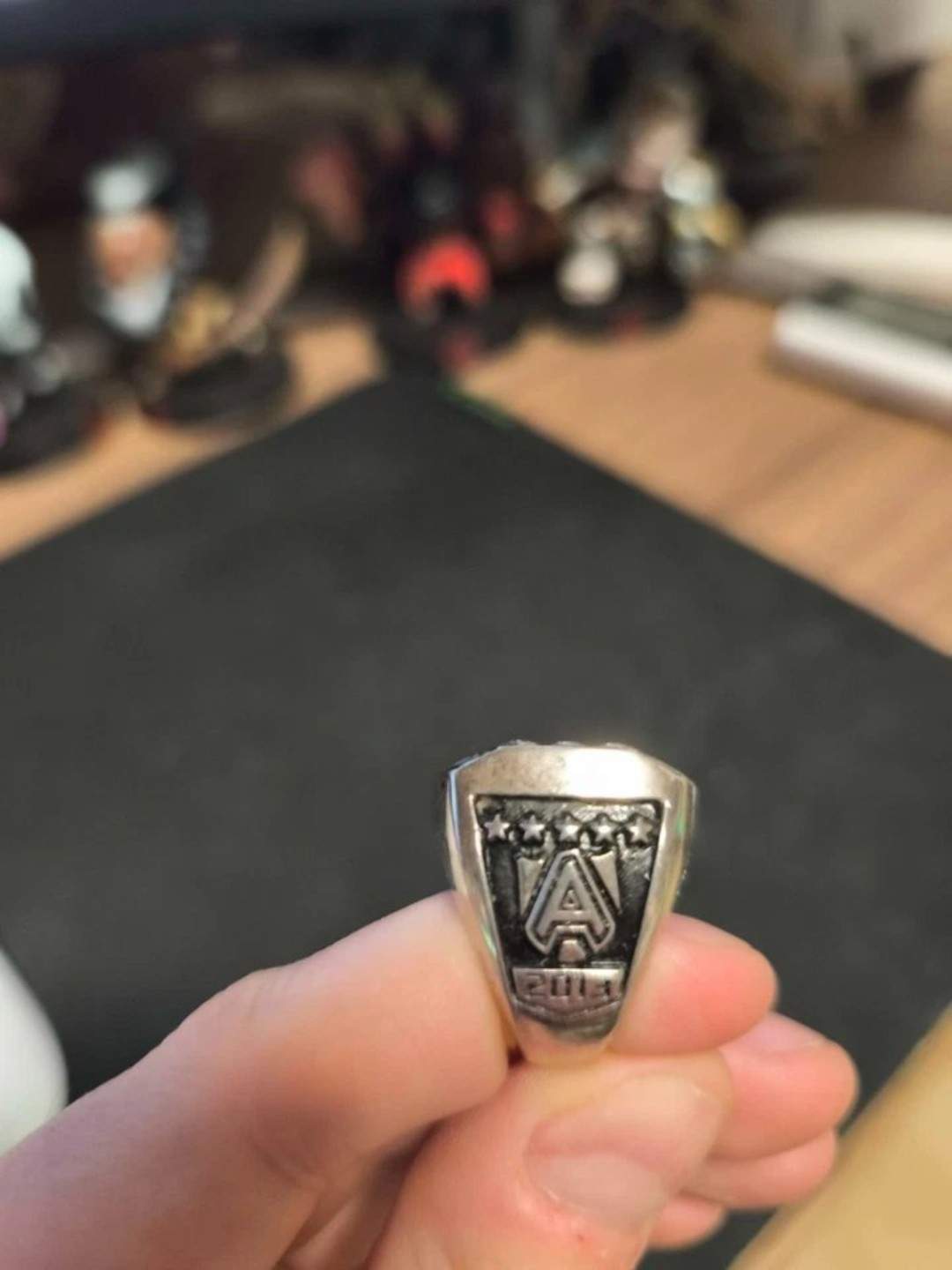 Dota2 ti3冠军戒指被挂拍卖平台 7万美元起拍无人问津(图2) Dota2 ti3冠军戒指被挂拍卖平台 7万美元起拍无人问津