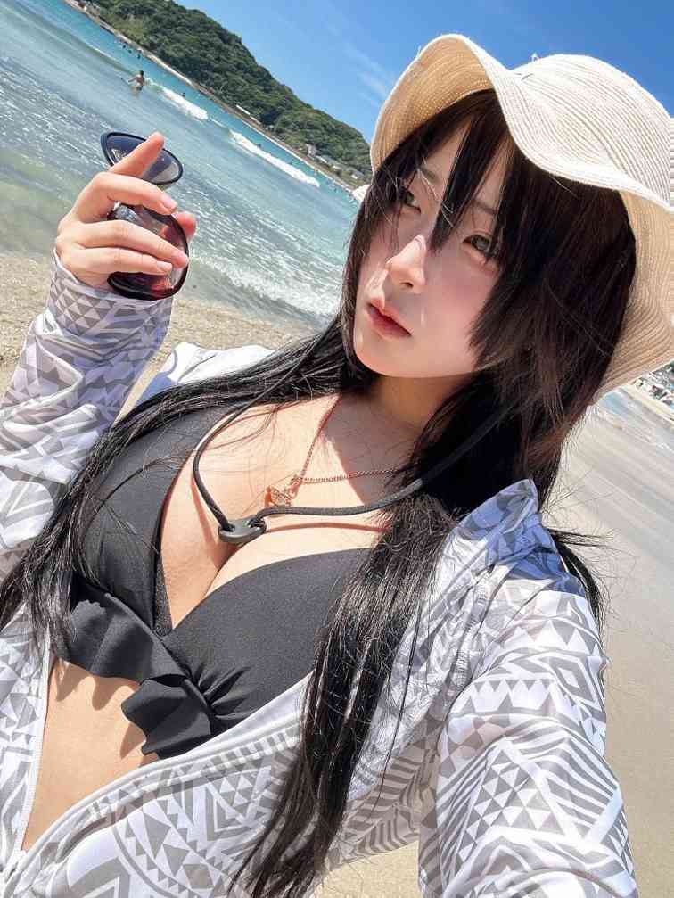 富有且慷慨！ 国外小姐姐cos《尼尔：机械纪元》2B