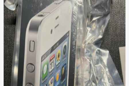 抢购热潮升温！全新未拆封iPhone 4价格炒到万元