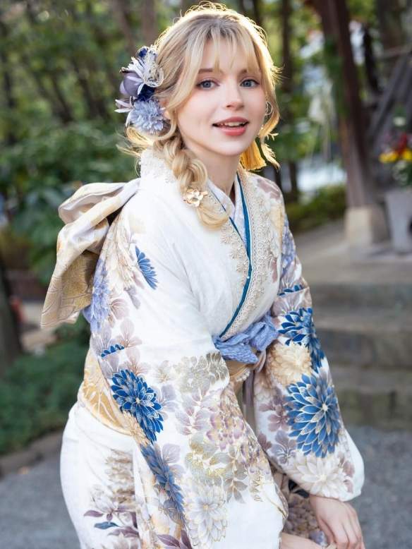 《生化4RE》碍事梨体模新美照:和服装甜妹 清新温柔(图1) 游侠网1